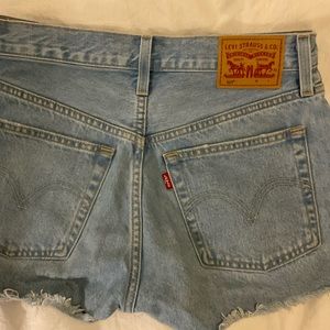 Levi's Light Wash Denim Shorts - Size 25